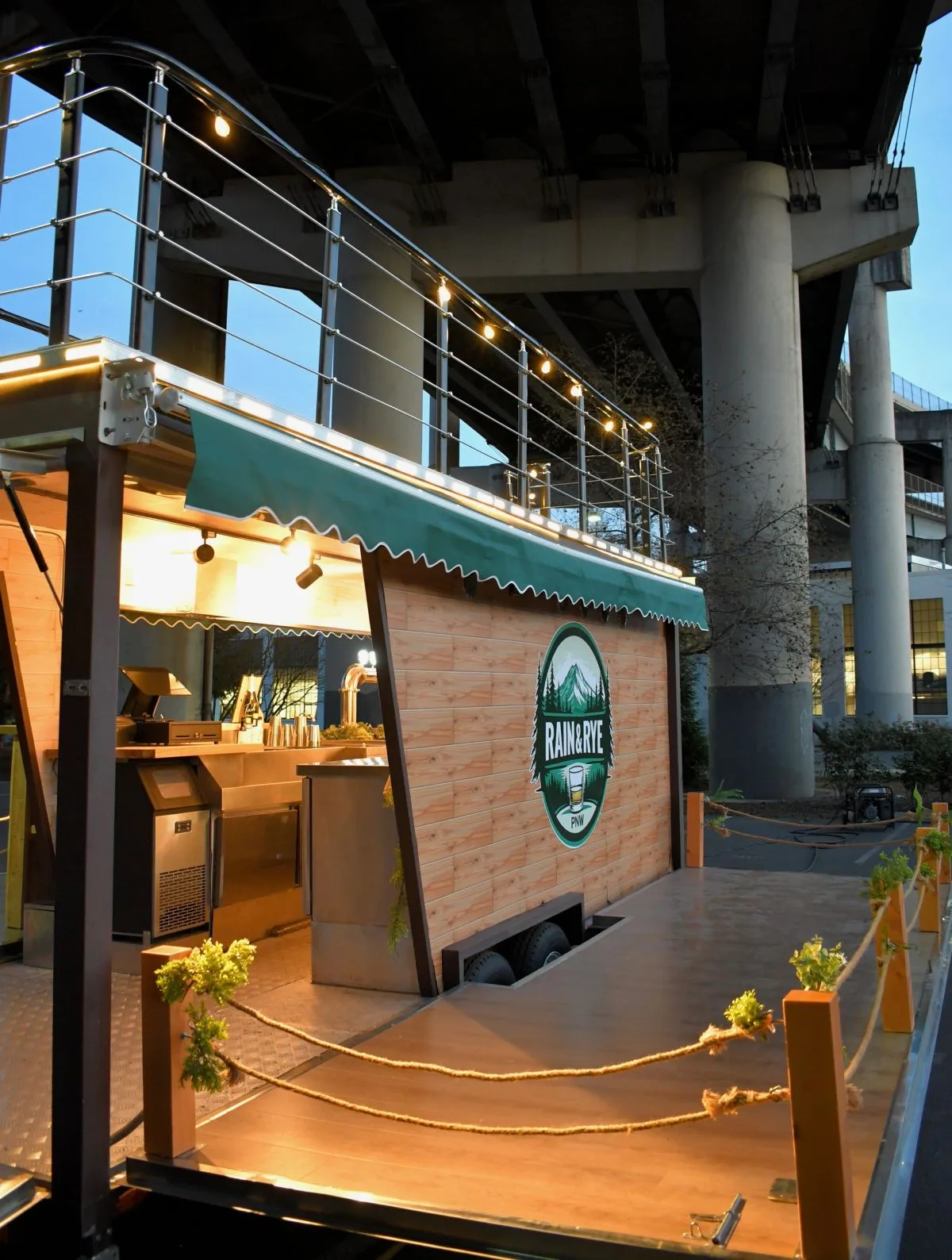 The mobile bar photographed in the evening
